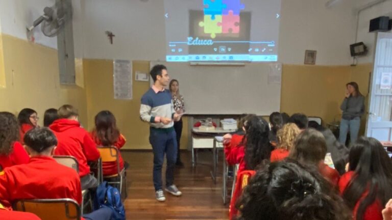 Charla Educativa sobre UNITY en el Colegio de las Mercedarias.